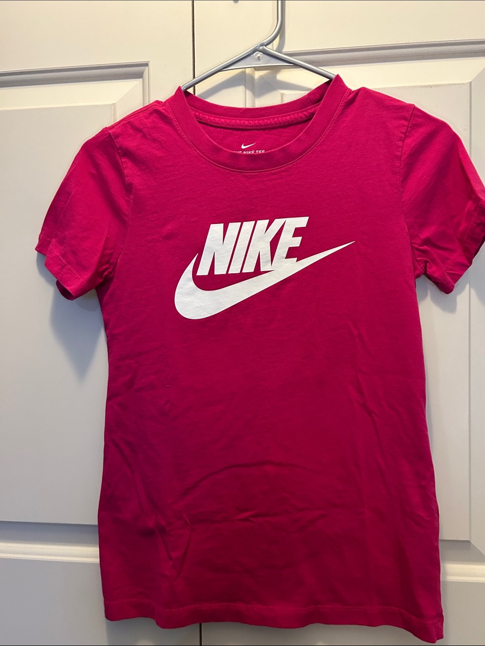 Nike XS Woman’s Pink Graphic Logo Tee